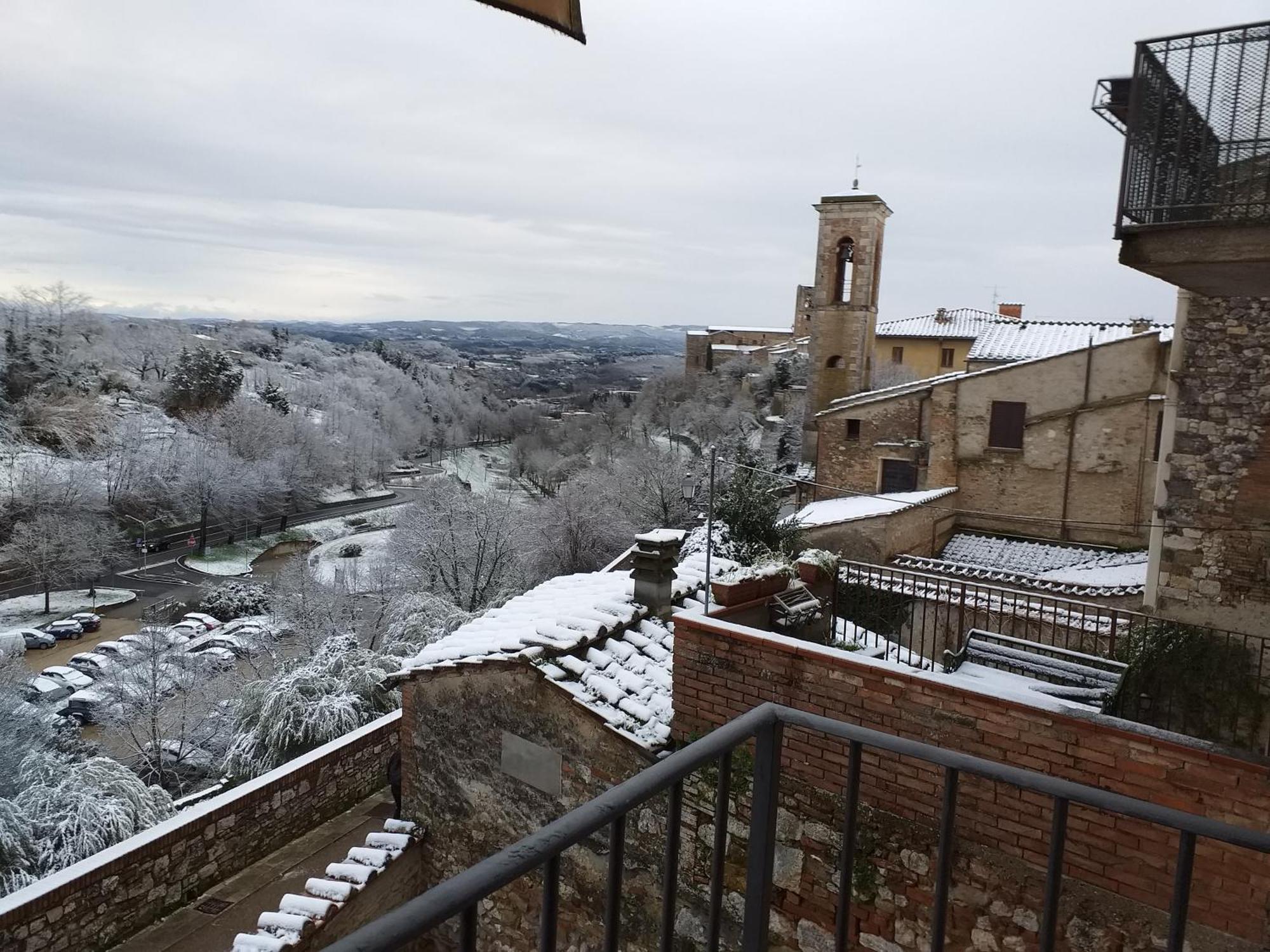 Dietro Le Mura กอลเลวัลเดลซา ภายนอก รูปภาพ